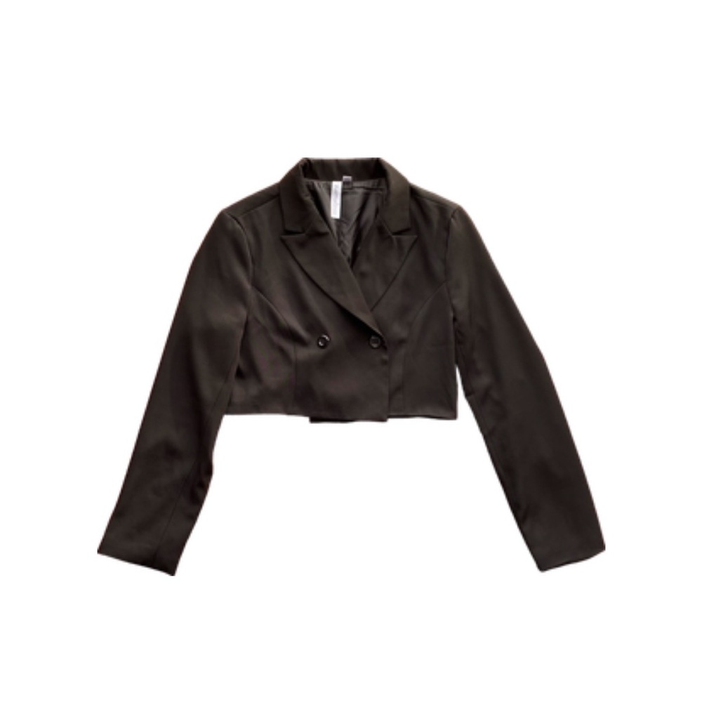 M Boutique cropped blazer with button in black. Excellent condition
